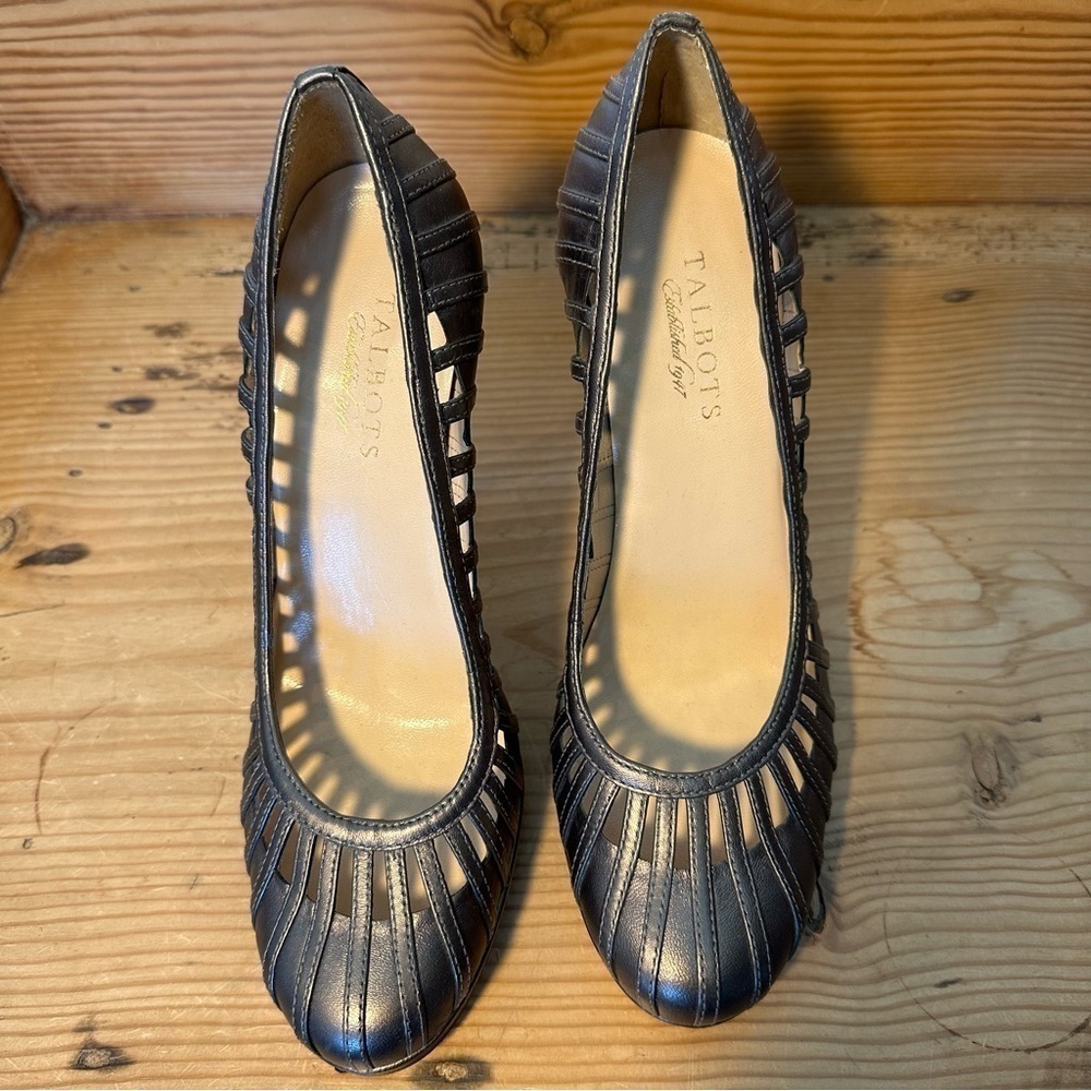 Talbots pewter bronze  pewter leather heels in like new condition. - Picture 15 of 16